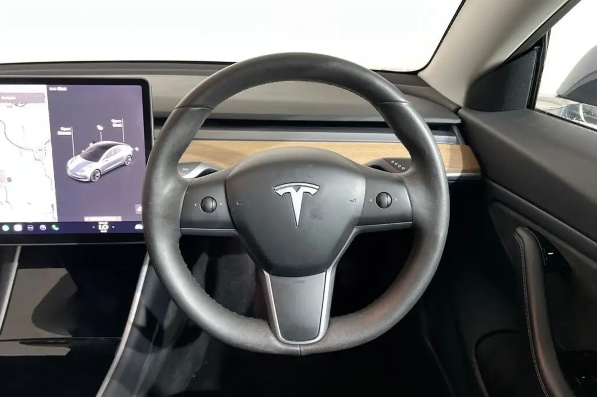 2020-tesla-model-3-e-long-range-big-14