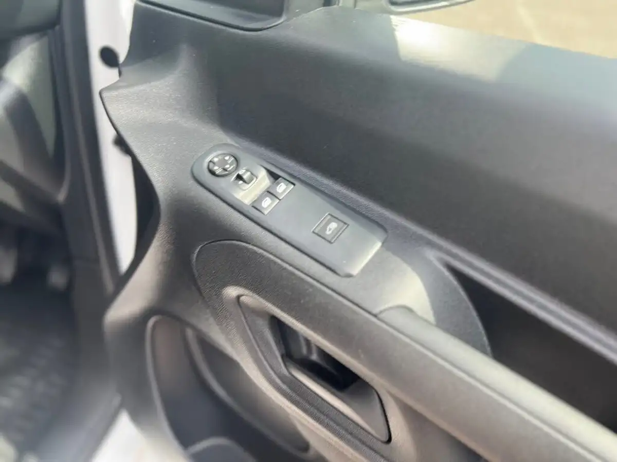 2021-citroen-berlingo-15bluehdi-650-x-panel-big-24