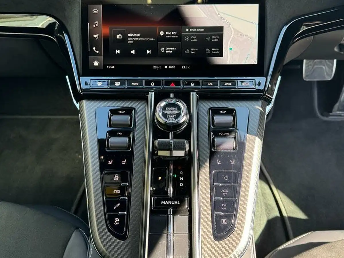 2024-aston-martin-vantage-big-18