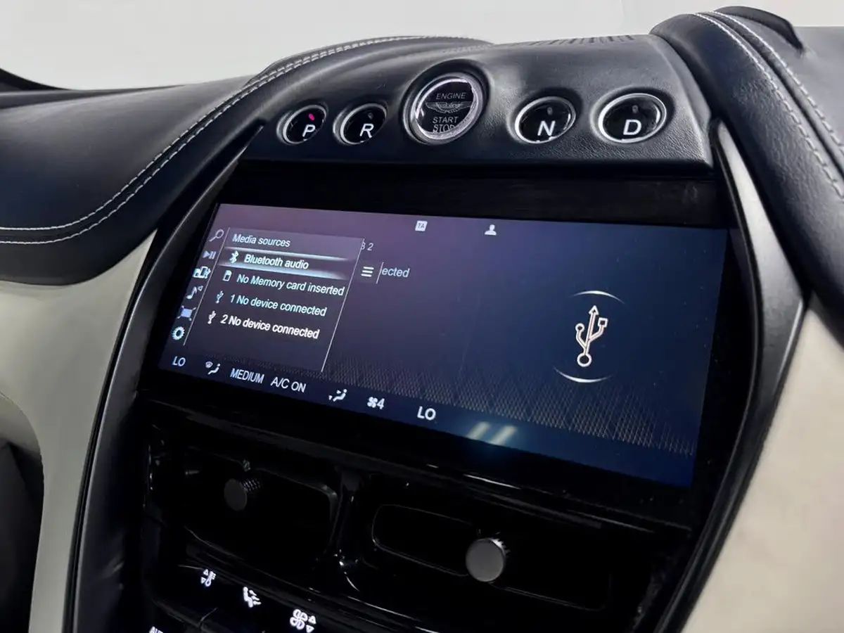 2021-aston-martin-dbx-40-v8-big-48