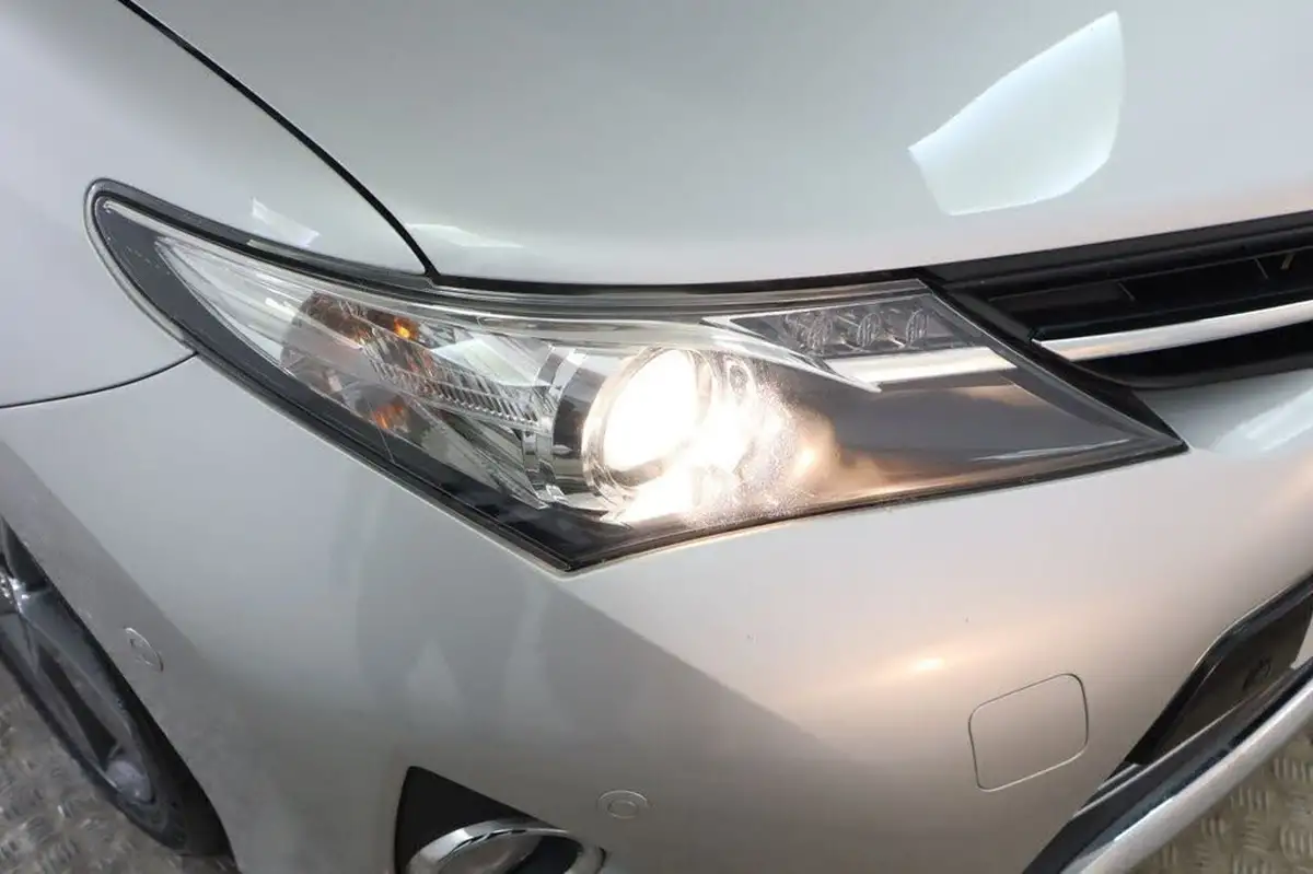 2014-toyota-auris-16-excel-hatchback-multidrive-s-big-10