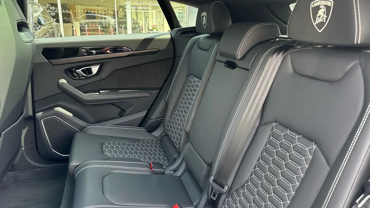 2024-lamborghini-urus-40-no-trim-big-5
