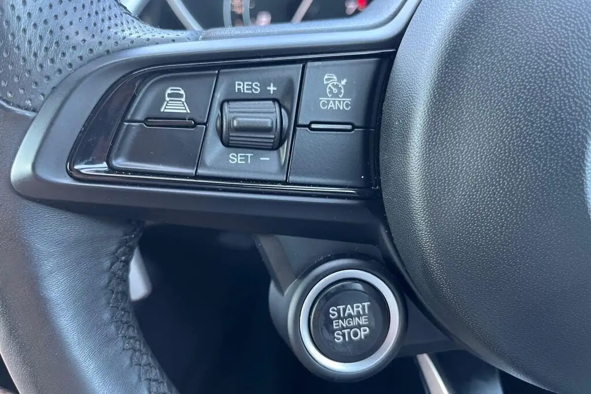 2021-alfa-romeo-giulia-20-veloce-276bhp-big-15