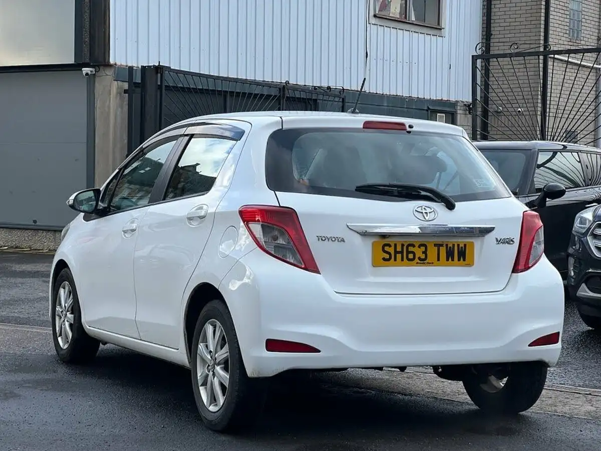2013-toyota-yaris-133-tr-vvt-i-5d-big-3