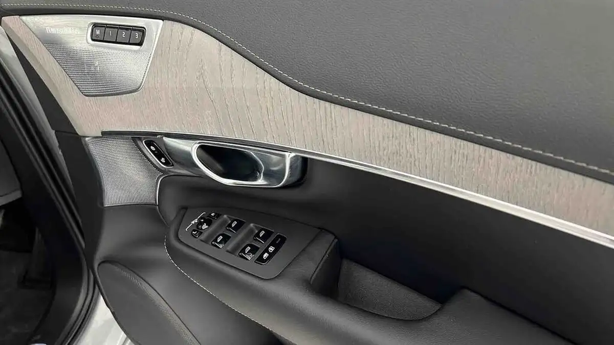 2024-volvo-xc90-20-t8-ultimate-dark-big-30