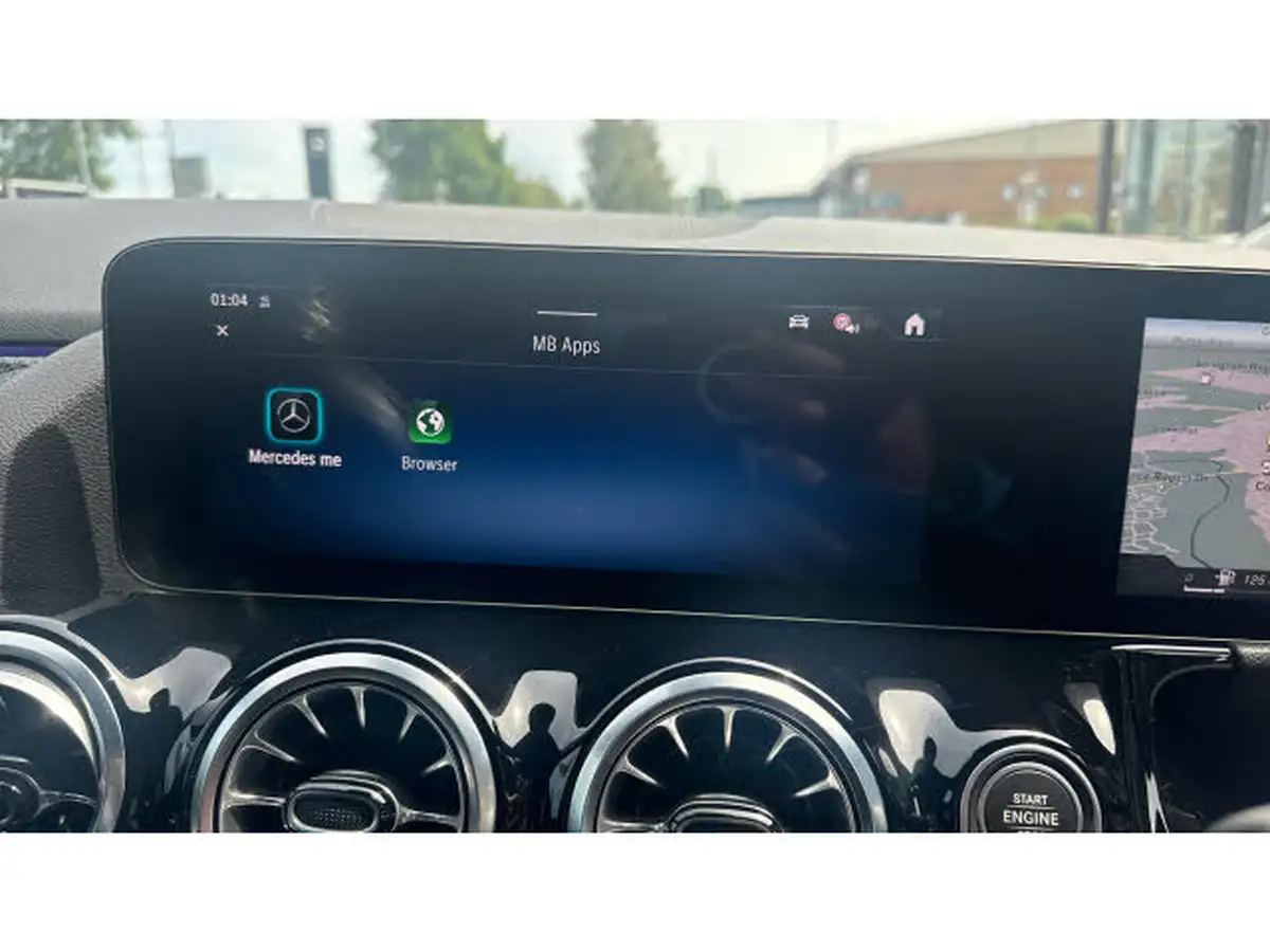 2024-mercedes-benz-gla-class-13-gla-200-amg-line-executive-big-41