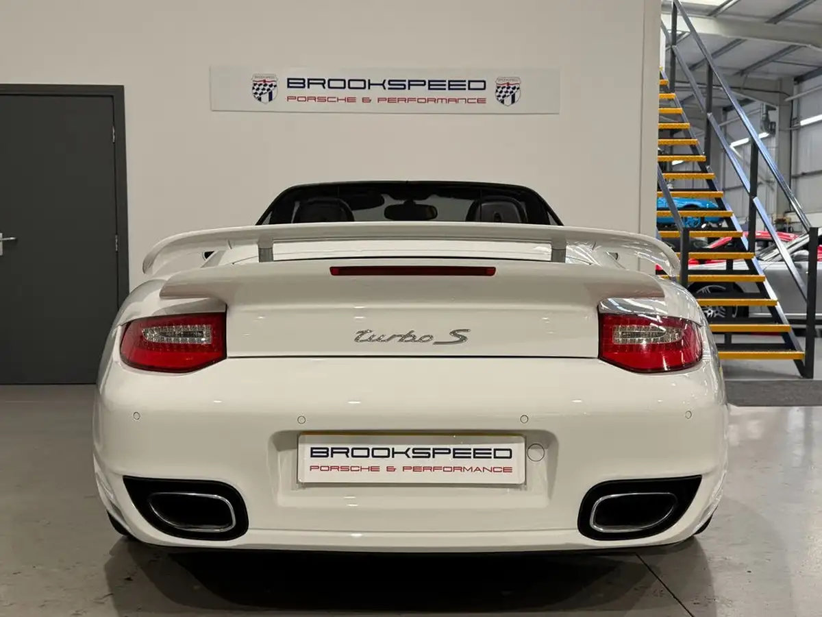 2010-porsche-911-38-turbo-s-cabriolet-big-7
