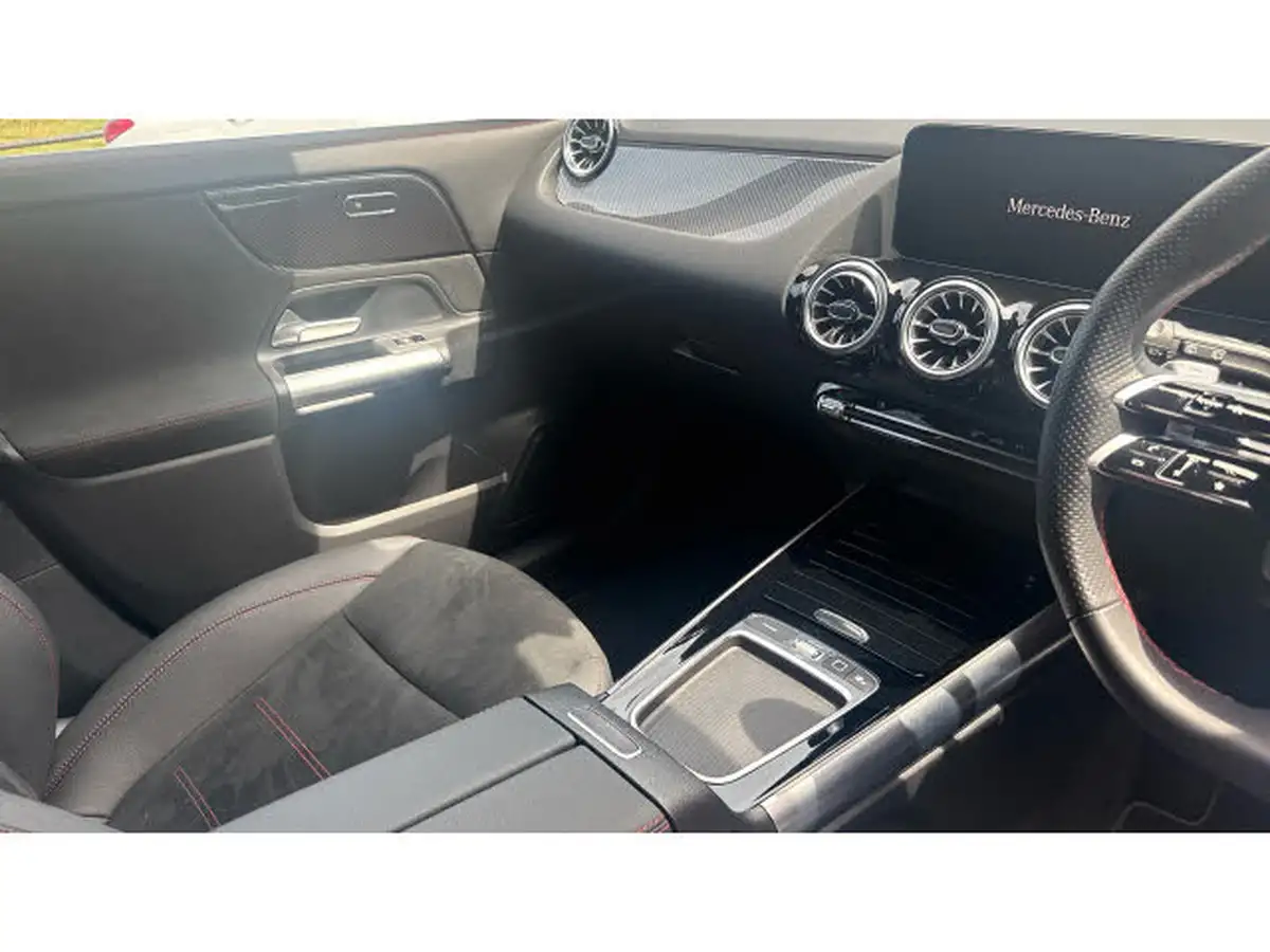 2024-mercedes-benz-gla-class-13-gla-200-amg-line-executive-big-13