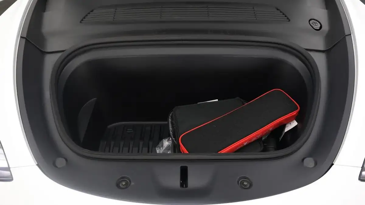 2023-tesla-model-y-e-rwd-big-19