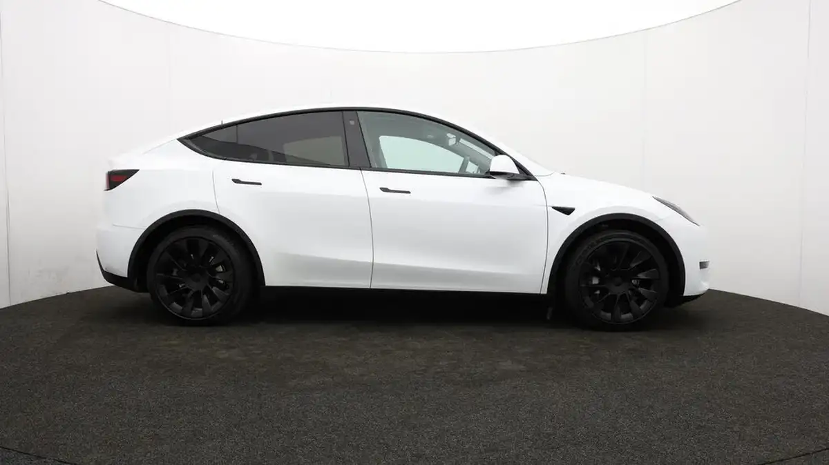 2023-tesla-model-y-e-rwd-big-43