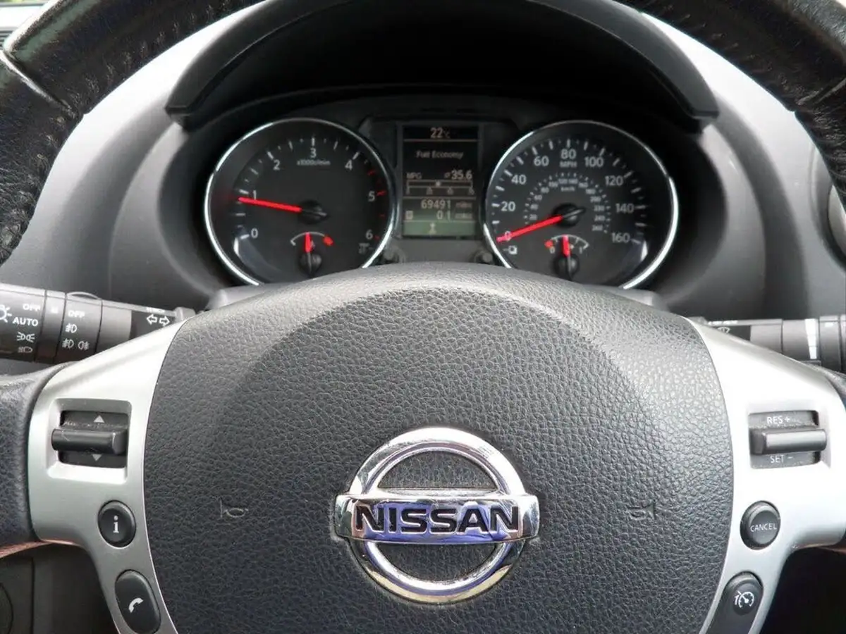 2012-nissan-qashqai-15td-n-tec-big-70
