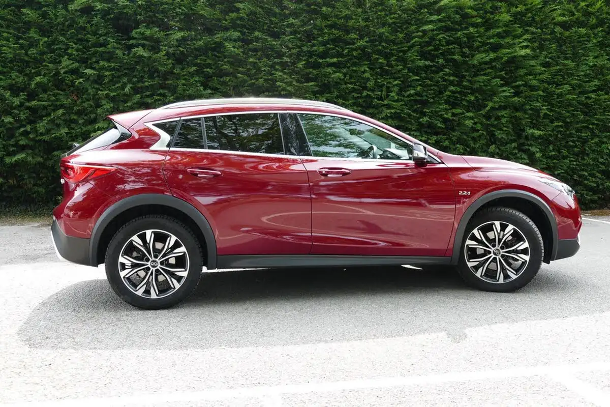 2018-infiniti-qx30-22d-premium-big-4