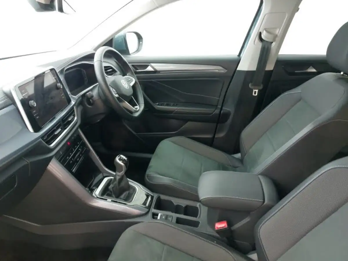 2024-volkswagen-t-roc-15-tsi-style-hatchback-5d-big-4