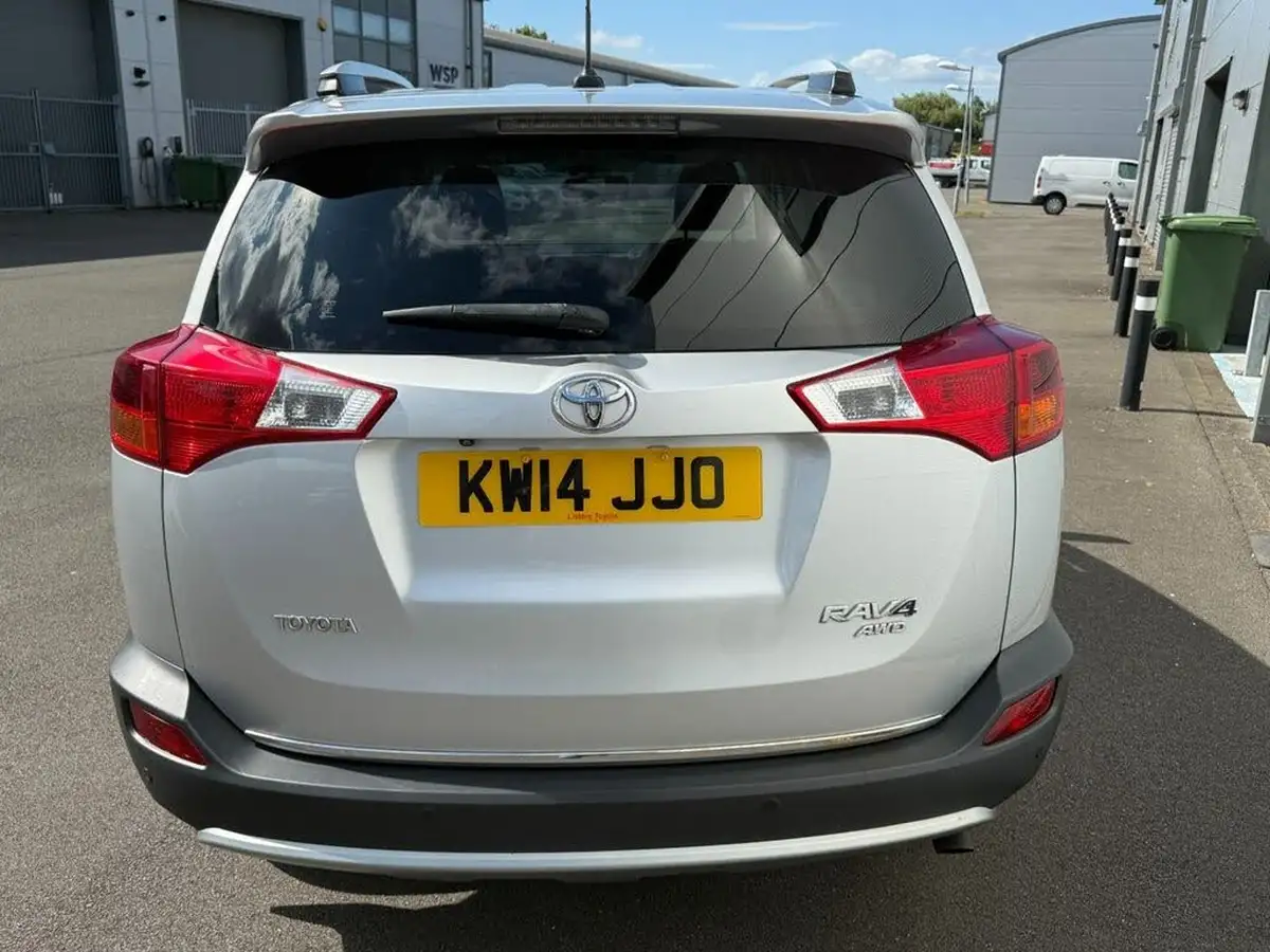 2014-toyota-rav4-22td-invincible-22d-4d-nav-big-31