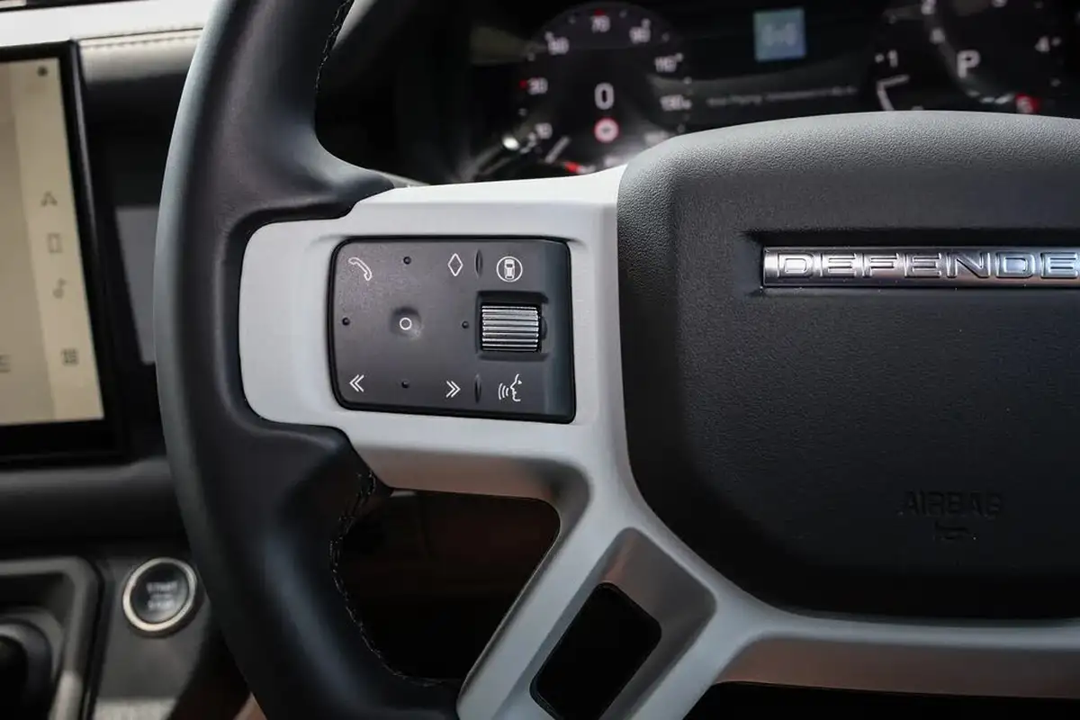 2024-land-rover-110-defender-30-d300-x-dynamic-hse-big-32