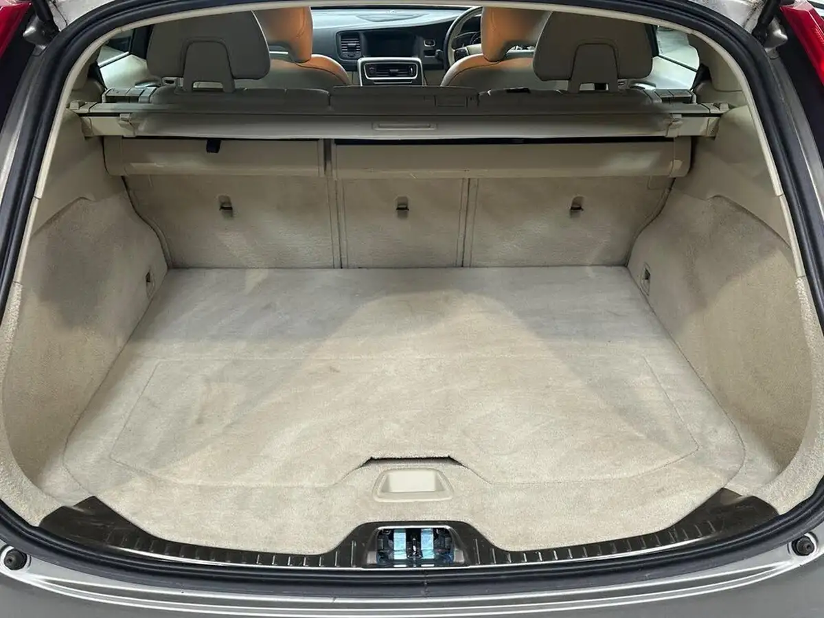 2014-volvo-v60-16td-d2-se-lux-big-30