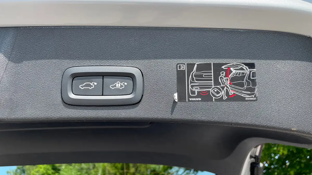 2022-volvo-xc40-e-twin-recharge-plus-big-22