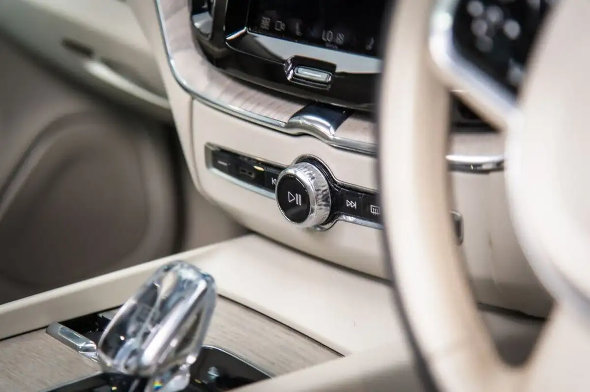 2022-volvo-xc60-20-t6-inscription-350bhp-big-35