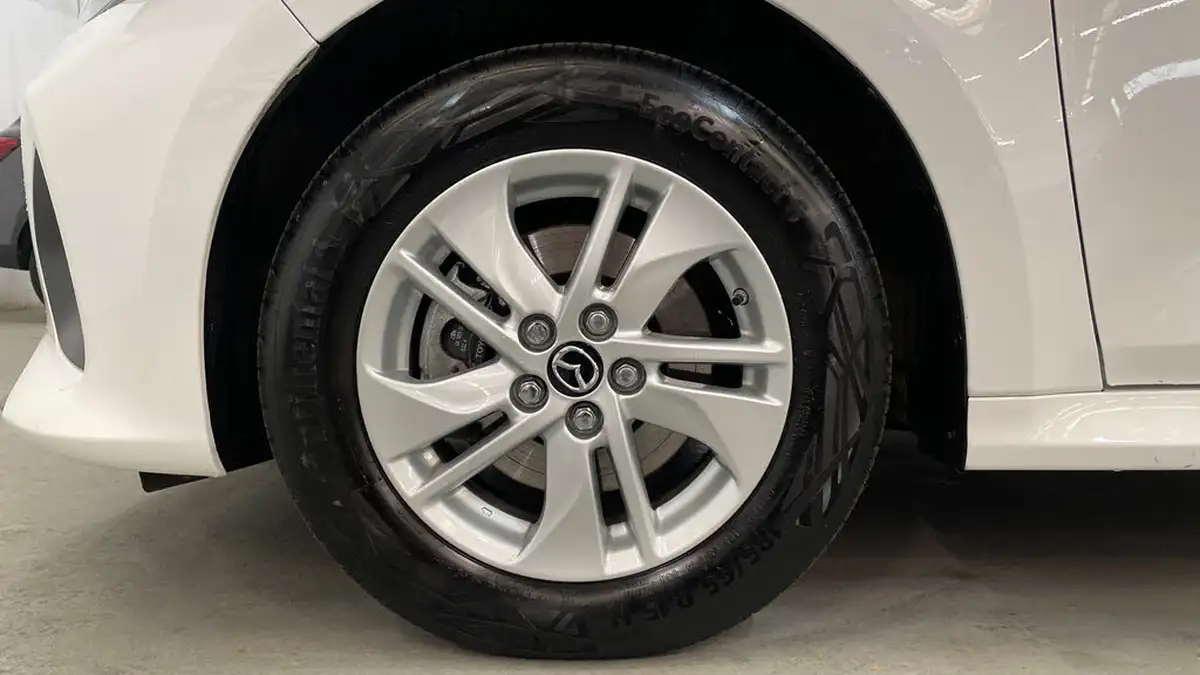 2024-mazda-mazda2-15-centre-line-big-16