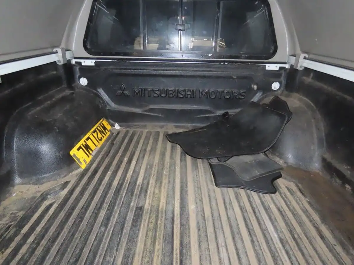 2021-mitsubishi-l200-22di-d-barbarian-big-13