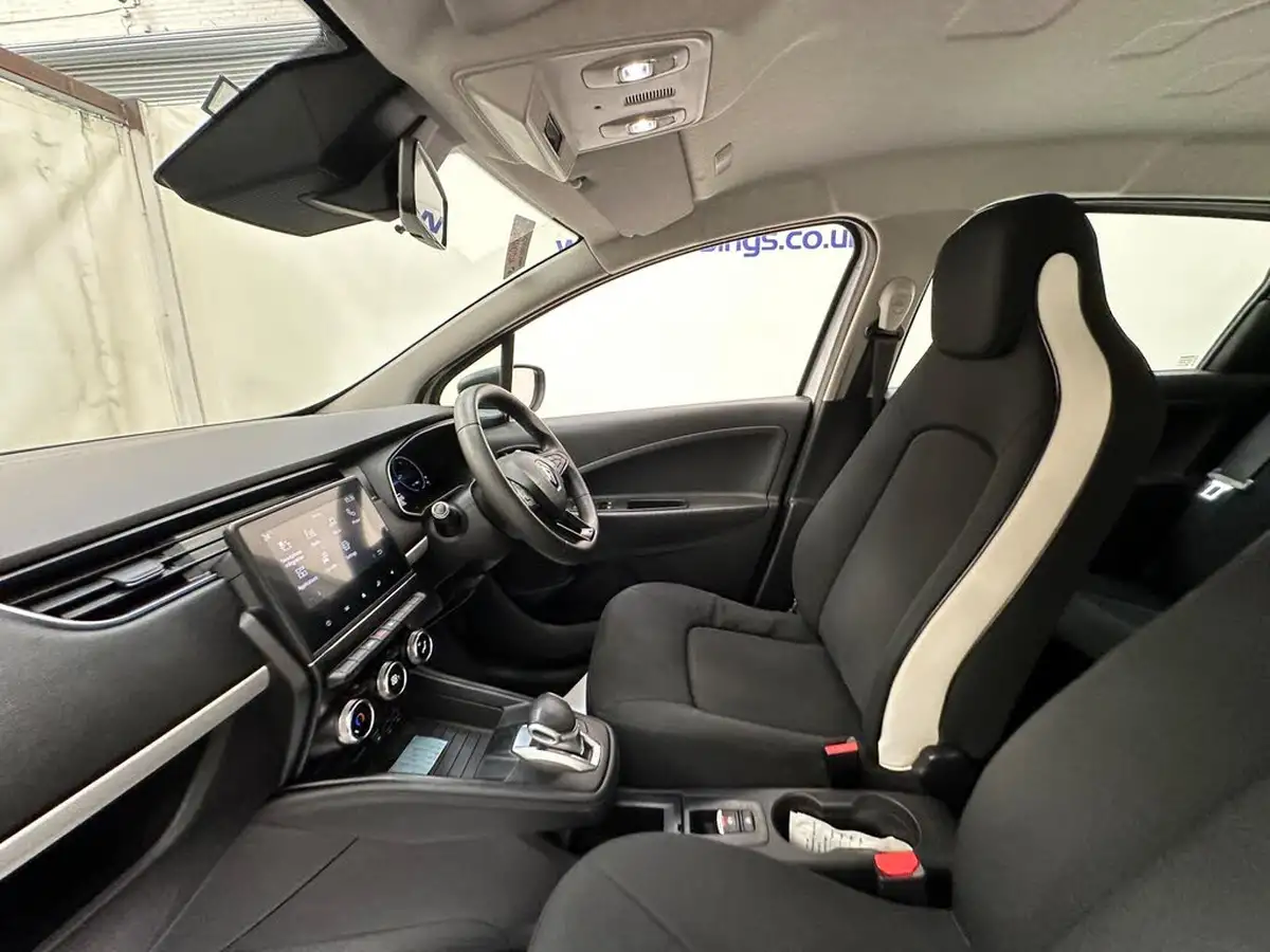 2021-renault-zoe-e-i-play-big-27