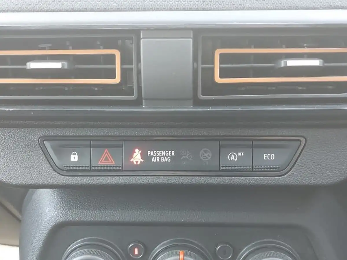 2023-dacia-sandero-10-tce-essential-90bhp-big-14