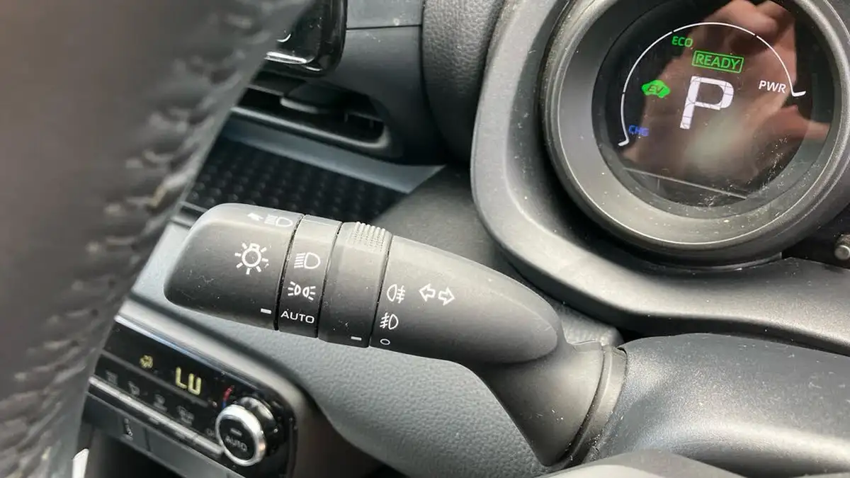 2023-toyota-yaris-15-vvt-i-design-big-26
