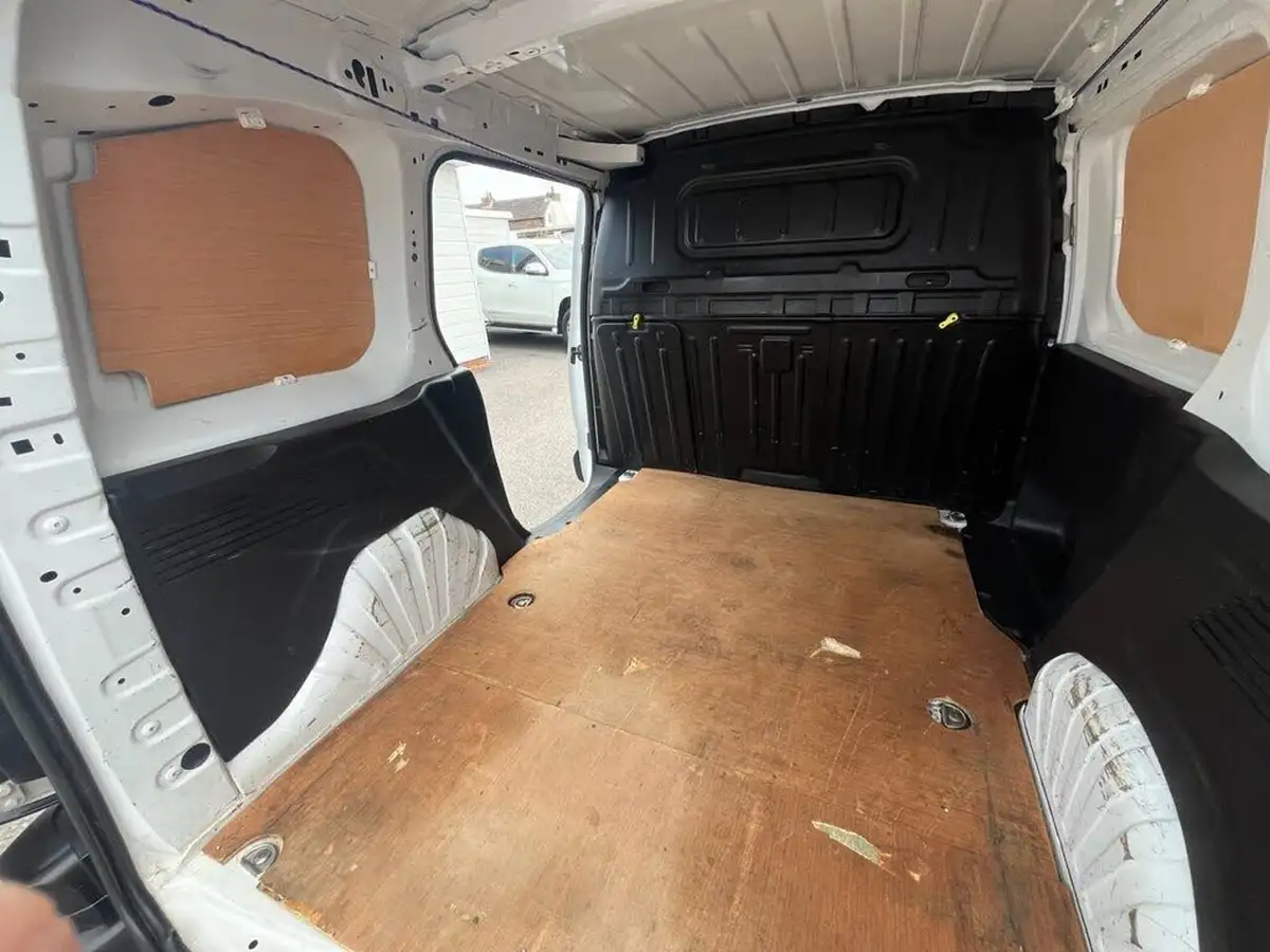 2021-peugeot-partner-15-bluehdi-1000-professional-100ps-eu6dt-panel-big-18