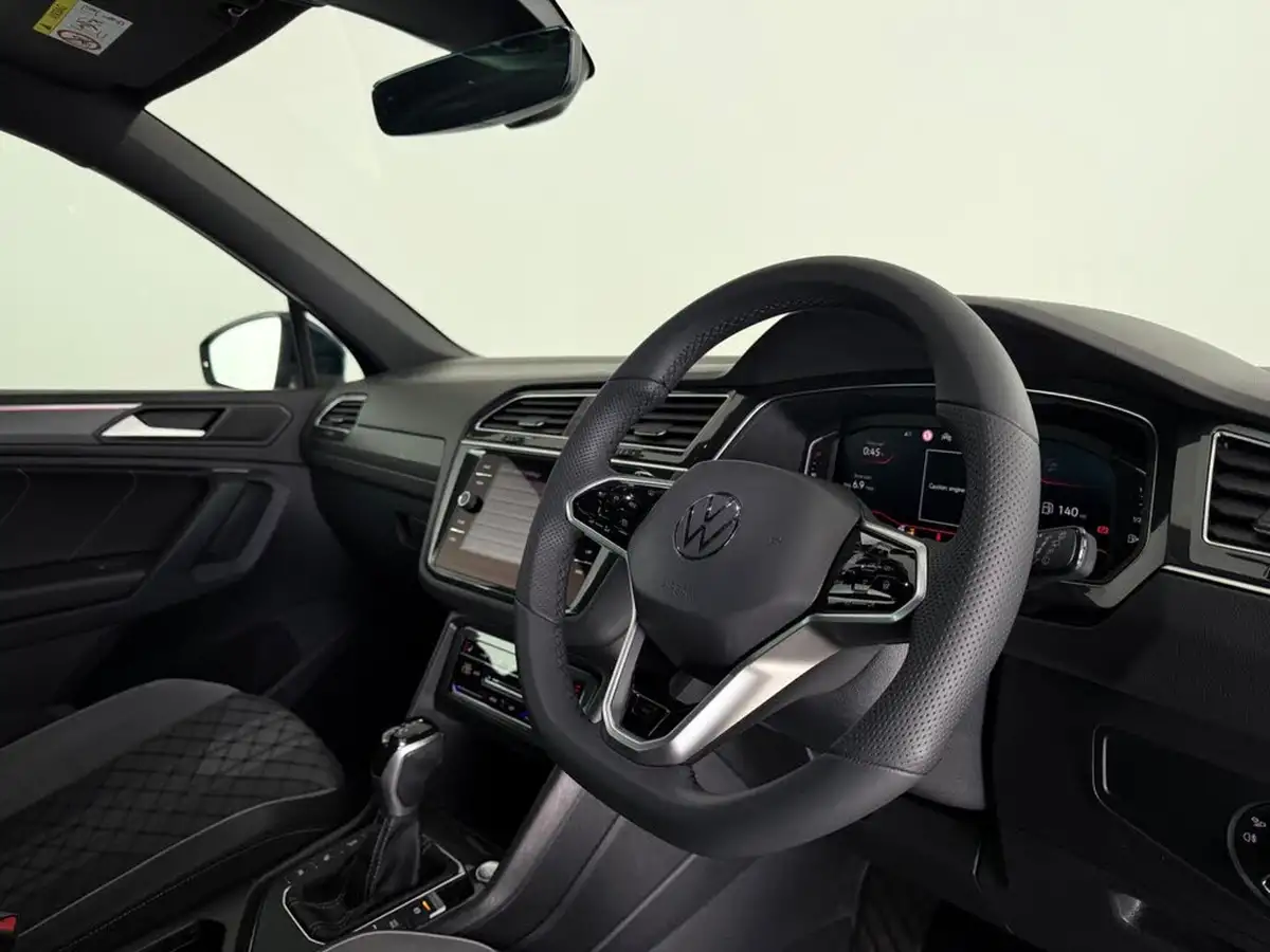 2021-volkswagen-tiguan-15-tsi-r-line-big-12