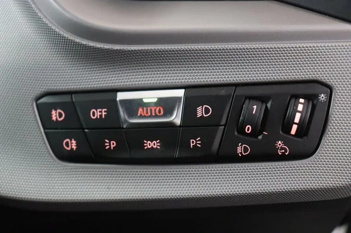 2021-bmw-1-series-20td-118d-se-lcp-big-29