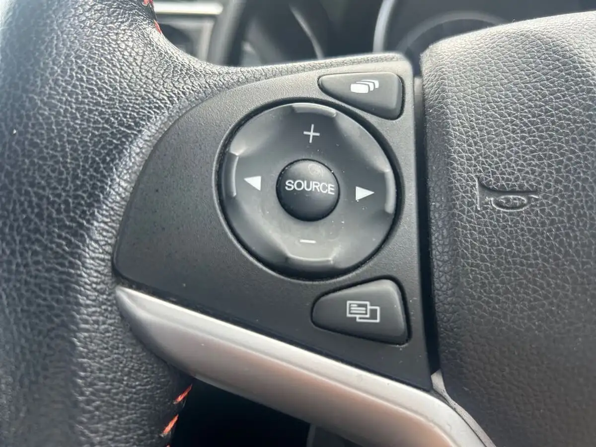 2018-honda-jazz-15-i-vtec-sport-cvt-big-18