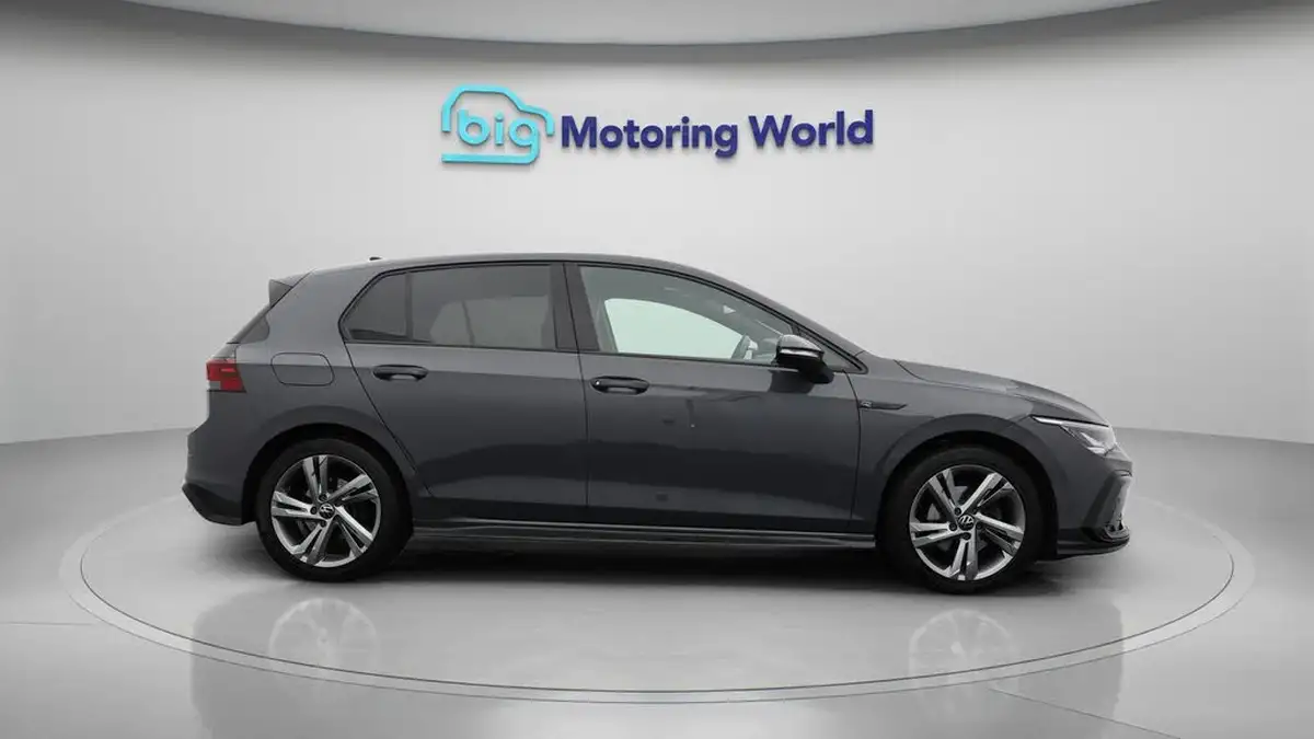 2022-volkswagen-golf-15-etsi-r-line-150ps-hatchback-big-8