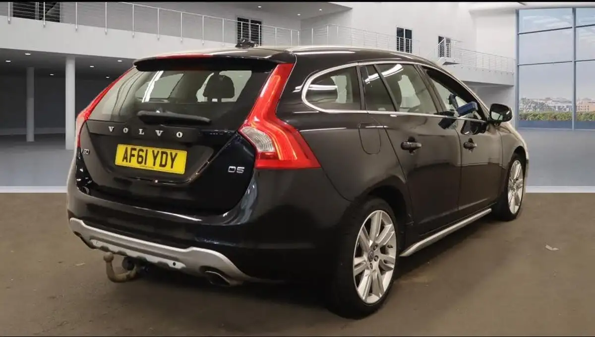 2011-volvo-v60-24td-d5-se-215bhp-awd-geartronic-big-2