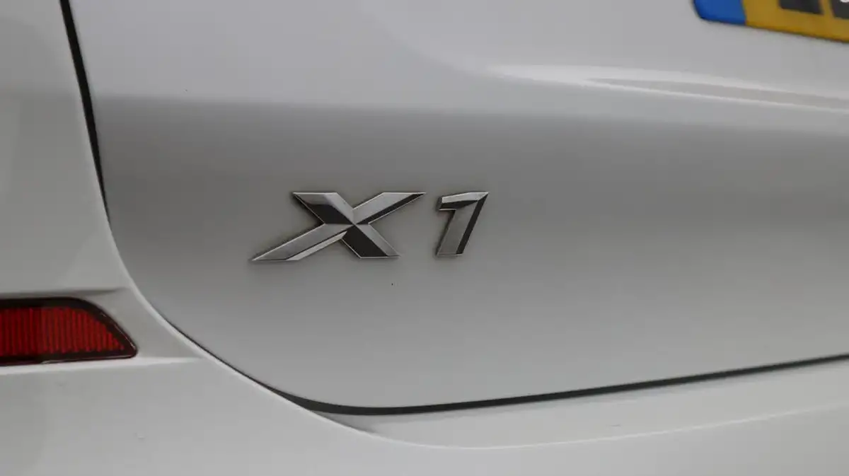 2019-bmw-x1-20-sdrive20i-m-sport-big-20