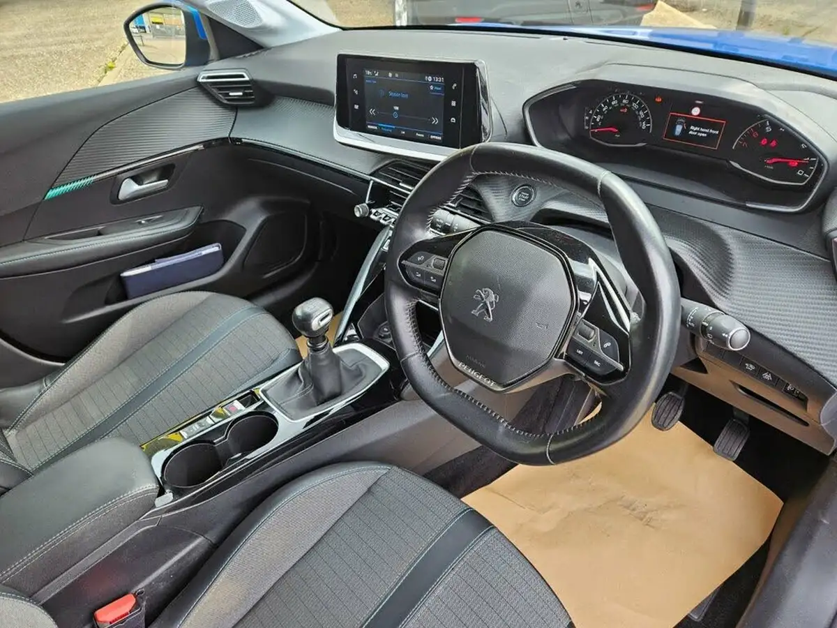 2021-peugeot-208-12-puretech-allure-100bhp-big-9