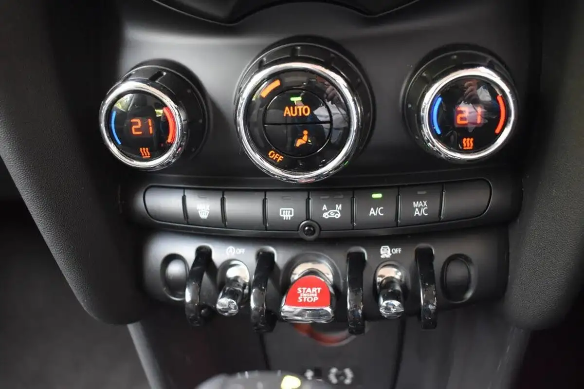 2014-mini-cooper-15-cooper-3d-auto-big-10