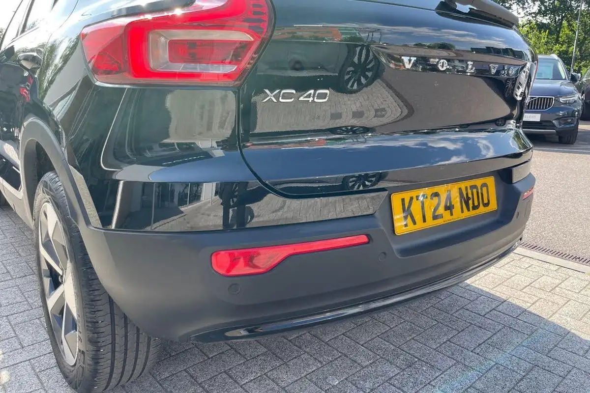 2024-volvo-xc40-20-b3-plus-big-16