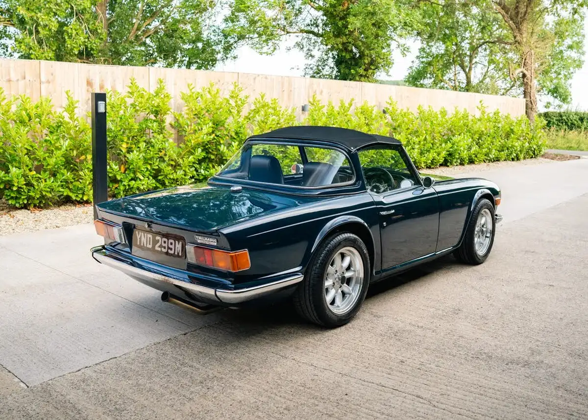 1973-triumph-tr6-roadster-rwd-big-33