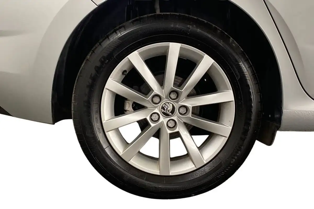 2022-skoda-scala-10-tsi-se-technology-109ps-big-9