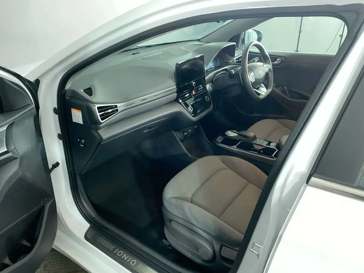 2022-hyundai-ioniq-e-premium-electric-big-16