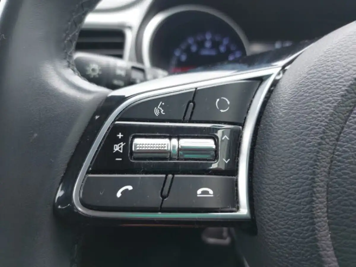 2022-kia-xceed-10-t-gdi-2-big-17