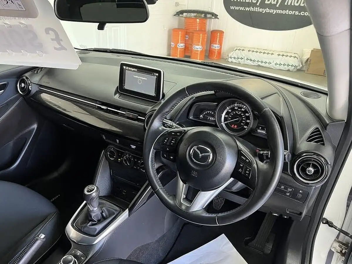 2016-mazda-mazda2-15-sport-black-big-9