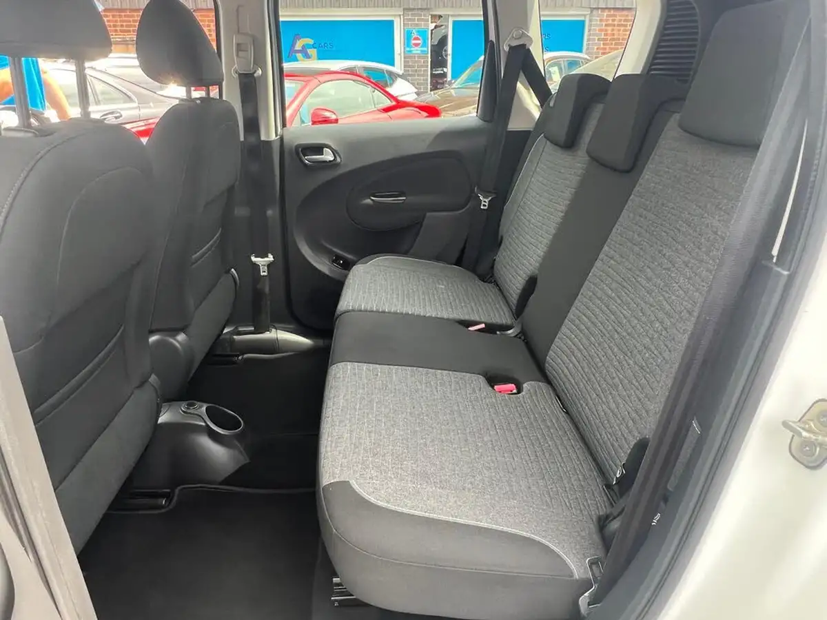 2016-citroen-c3-picasso-16bluehdi-edition-big-33