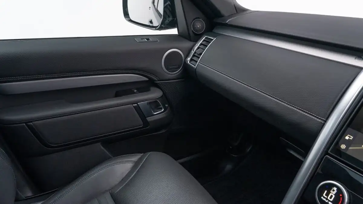 2023-land-rover-discovery-30-d300-dynamic-se-big-27