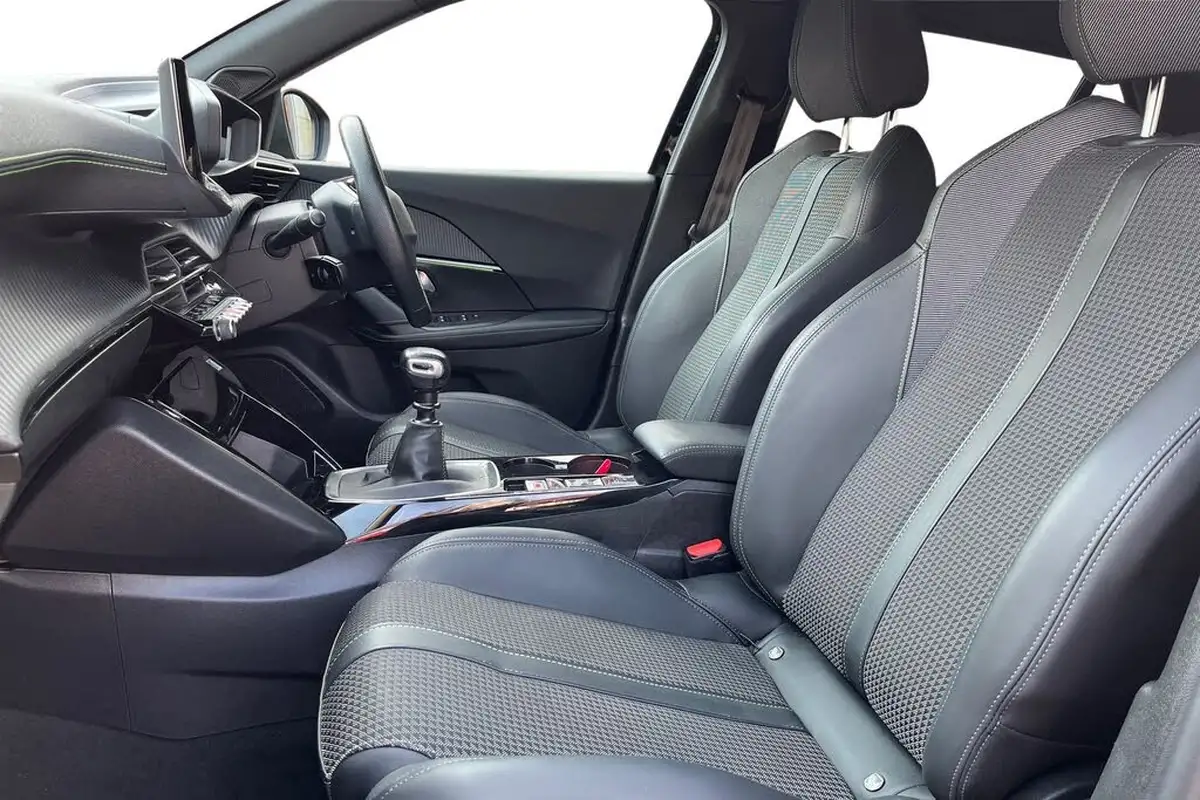 2022-peugeot-2008-suv-12-puretech-gt-big-15