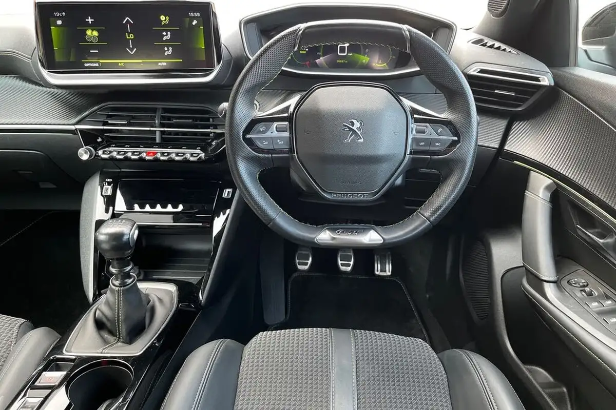 2022-peugeot-2008-suv-12-puretech-gt-big-11