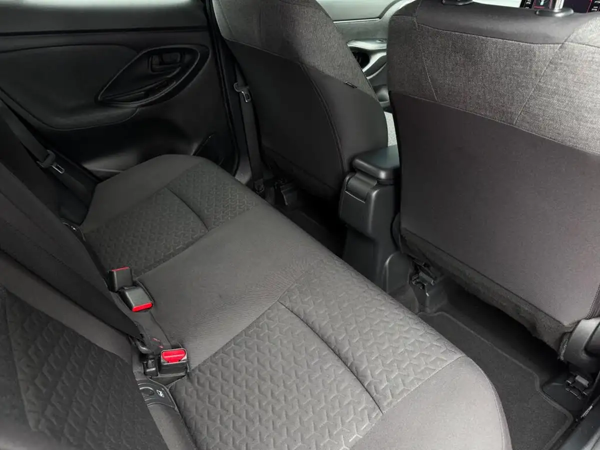 2022-toyota-yaris-15-vvt-i-design-panoramic-roof-big-46