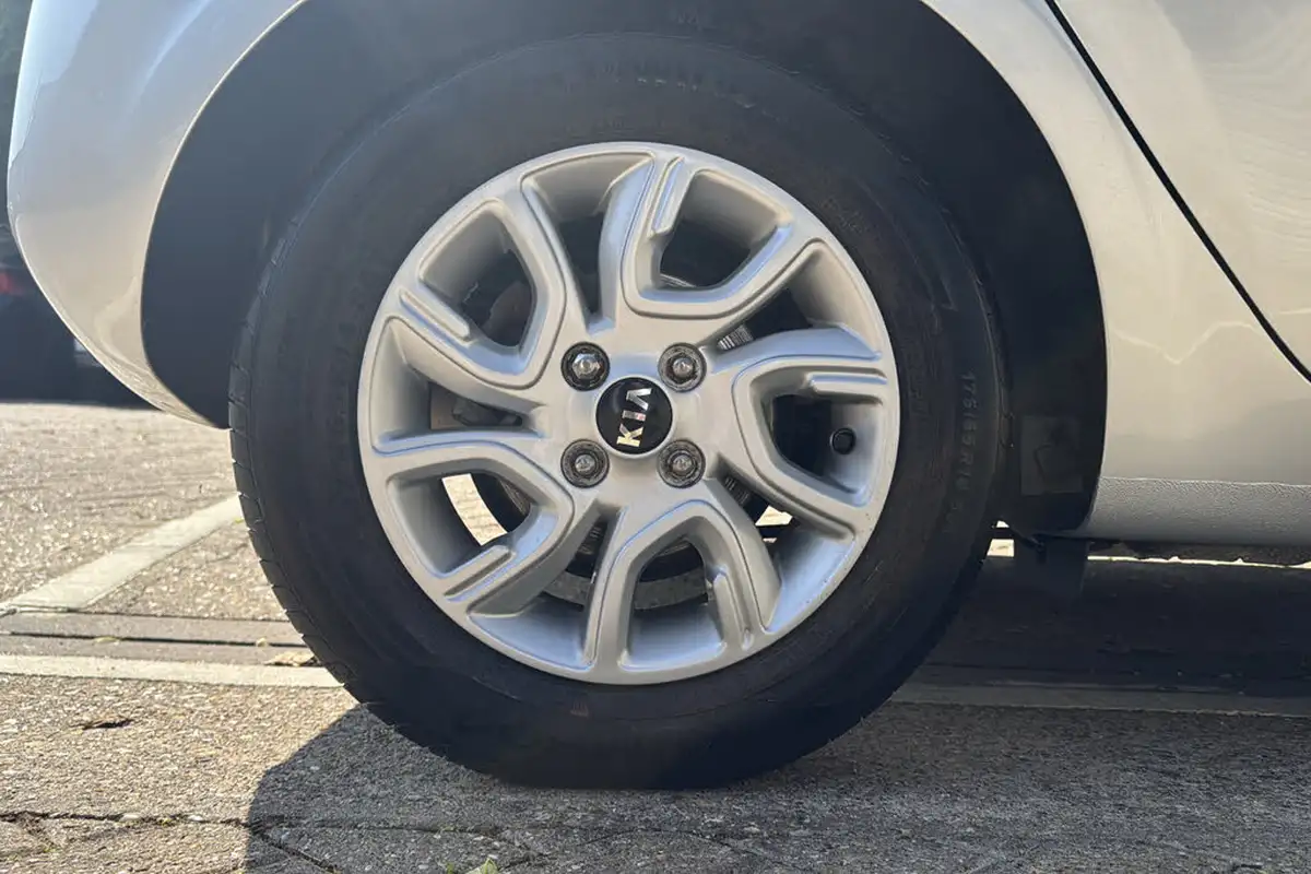 2019-kia-picanto-10-2-big-7