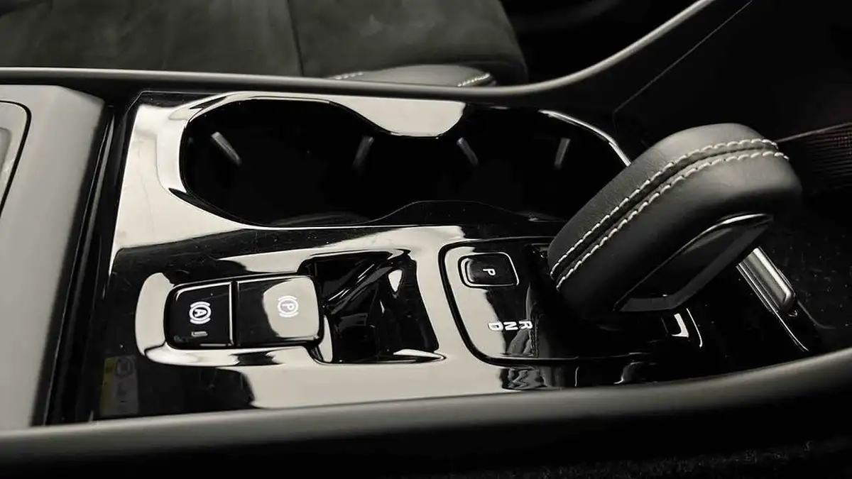 2022-volvo-xc40-15-t3-r-design-auto-big-13