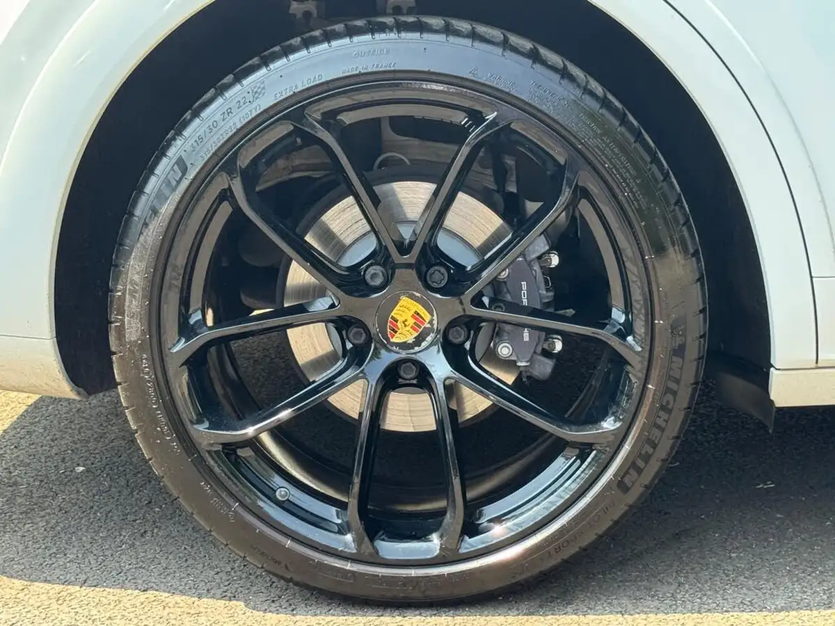 2021-porsche-cayenne-30-v6-coupe-big-32